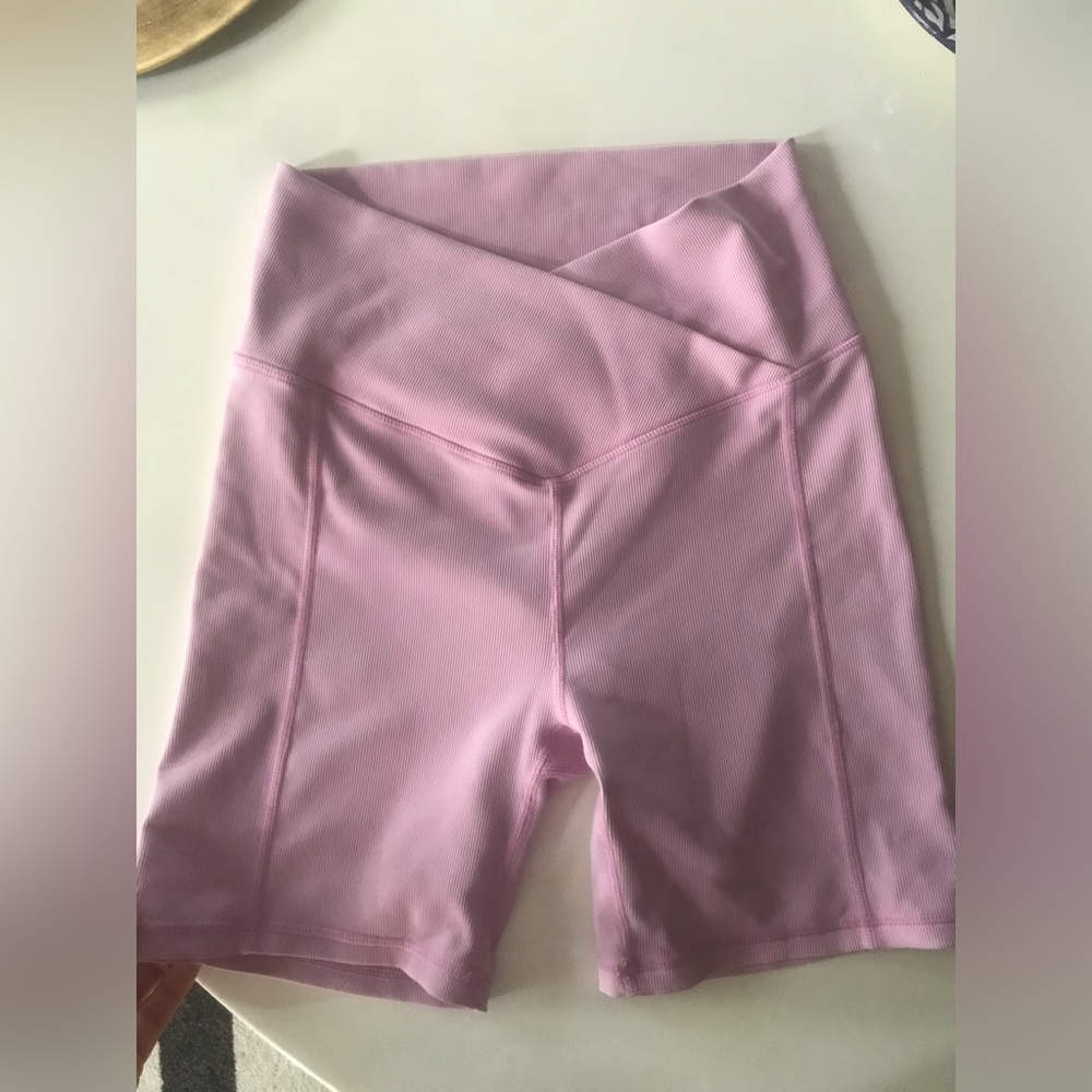 NWOT Wilo the label crossover bike shorts in light pink lilac Large - Picture 3 of 5